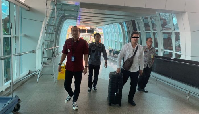 Pasarkan Properti secara Ilegal, Turis Uzbekistan Dideportasi dari Indonesia